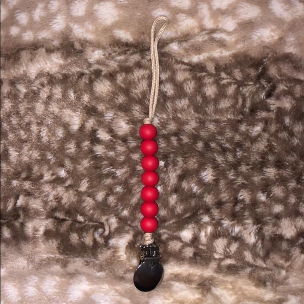 NWOT Ryan & Rose mini pacifier clip